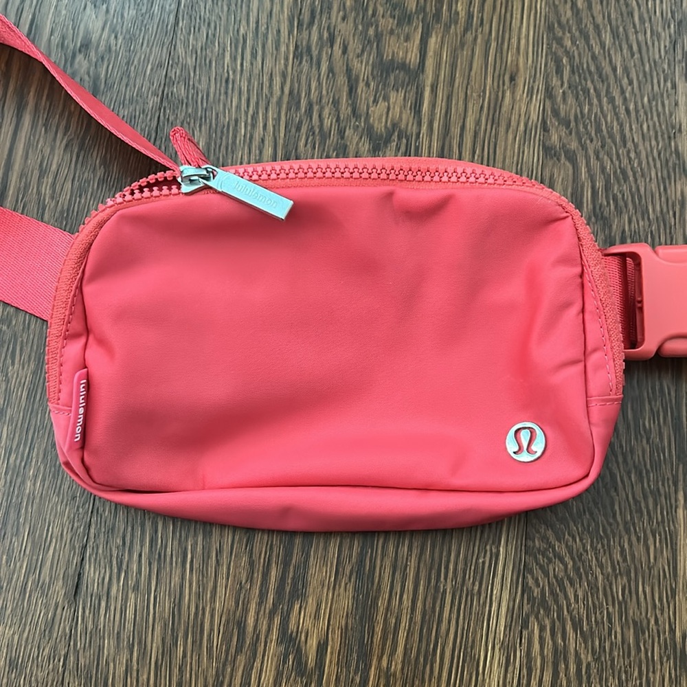 Lululemon everywhere crossbody Belt Bag